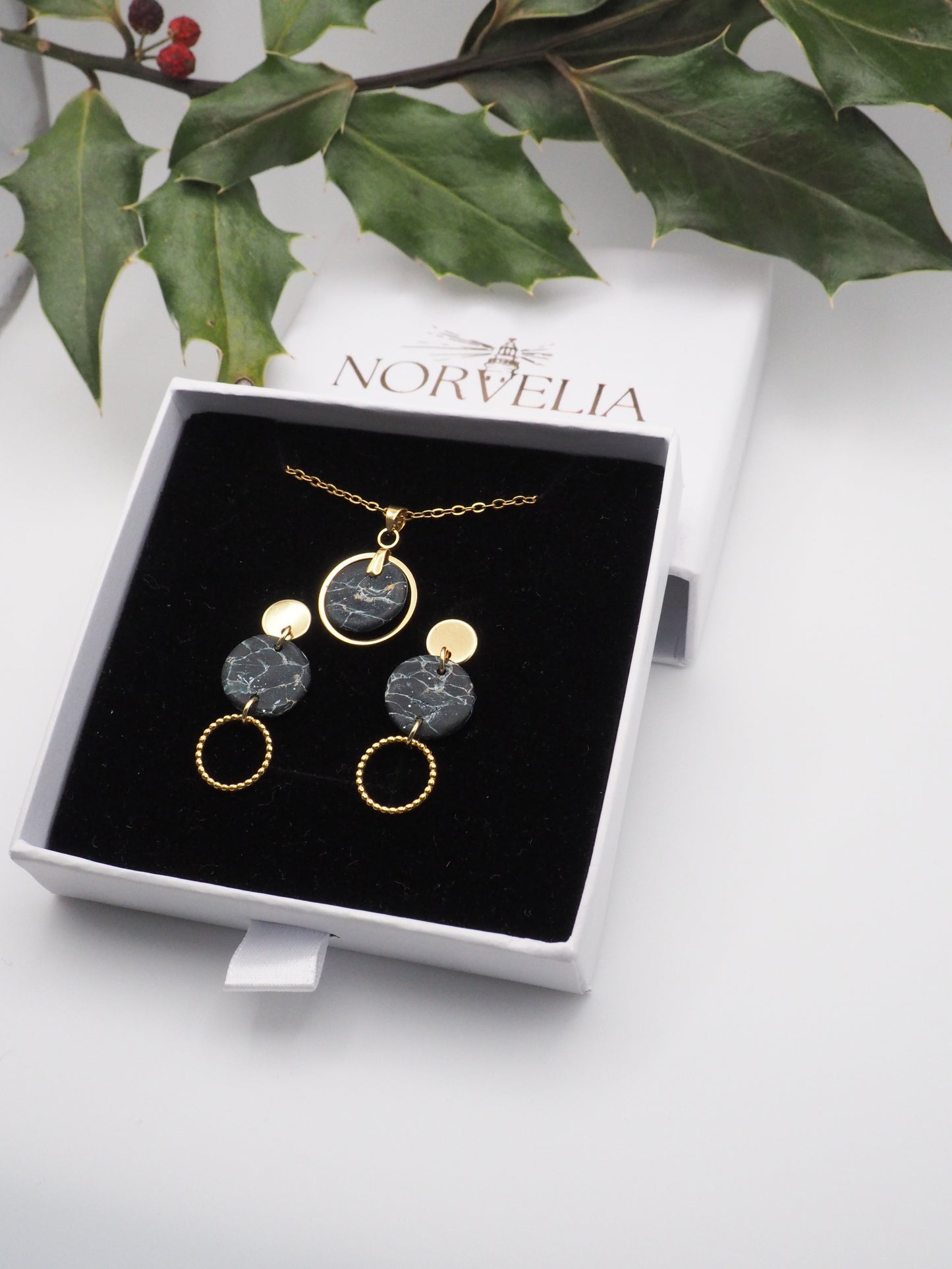 Set:  black and gold Necklace with Earrings Mystic Onyx