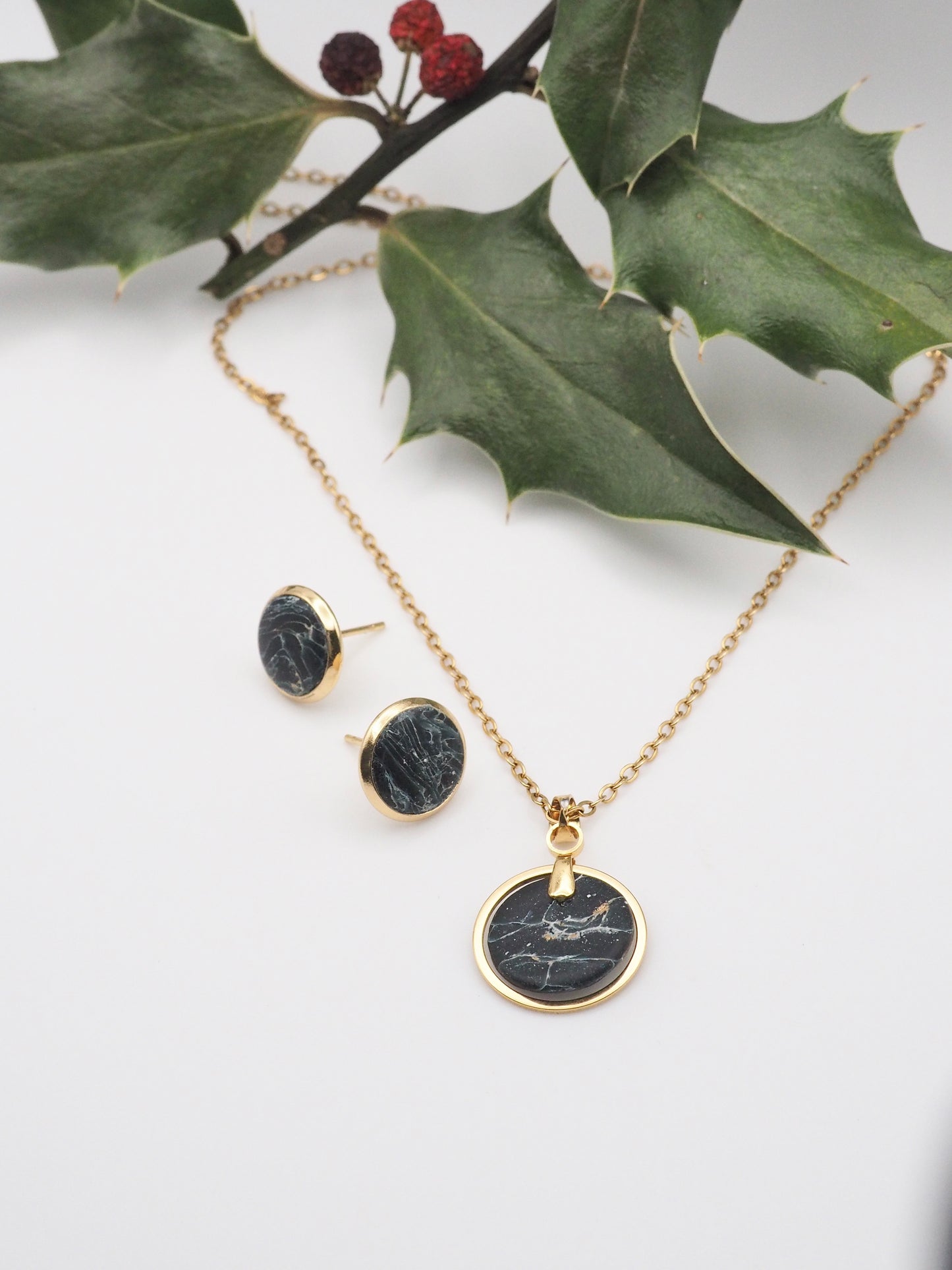 Set:  black and gold Necklace with Earrings Mystic Onyx